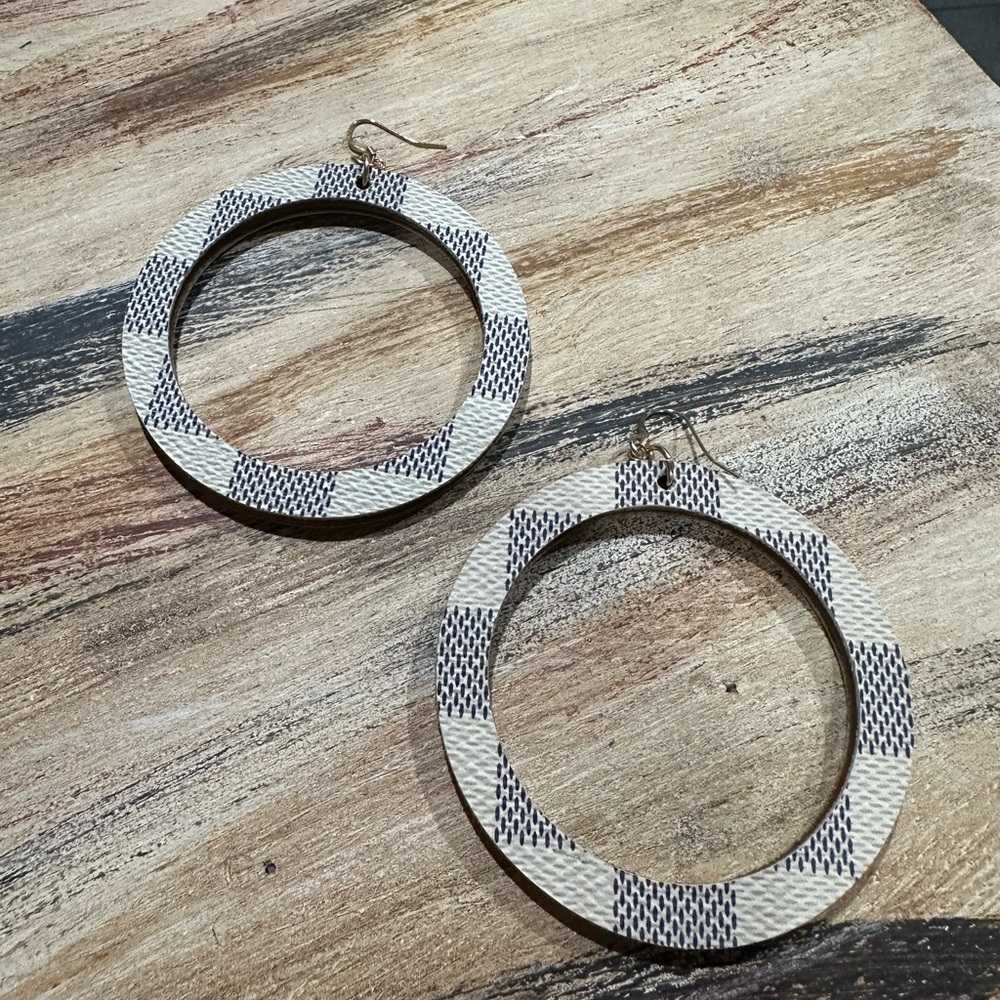 Chic Black and White Hoop Earrings